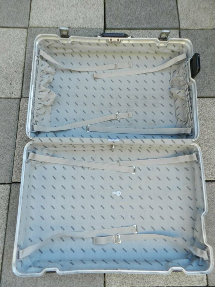 Rimowa Koffer Dunkelblau B 72cm X Tief 21cmX H48cm mit 1Schlüssel in Gelsenkirchen