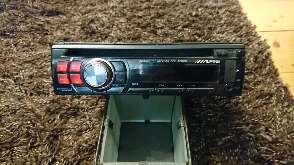 Autoradio VW RCD500 MP3 hat 6-fach cd-Wechsler eingebaut in Kiel