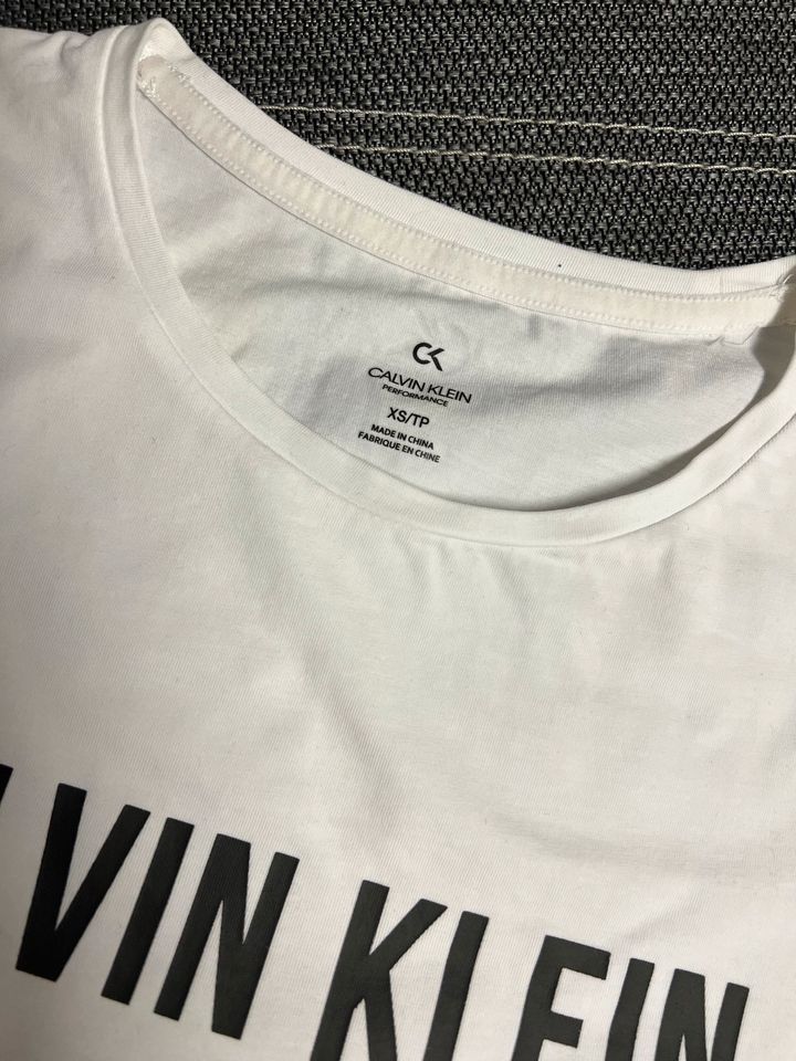 CK Calvin Klein Performance Sport Tshirt Shirt weiß Gr XS in Wenzenbach