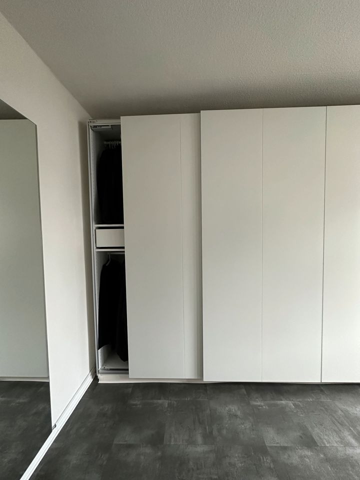 Ikea Pax Hasvik Schiebetür Paar weiß matt 200x236 cm in Kassel