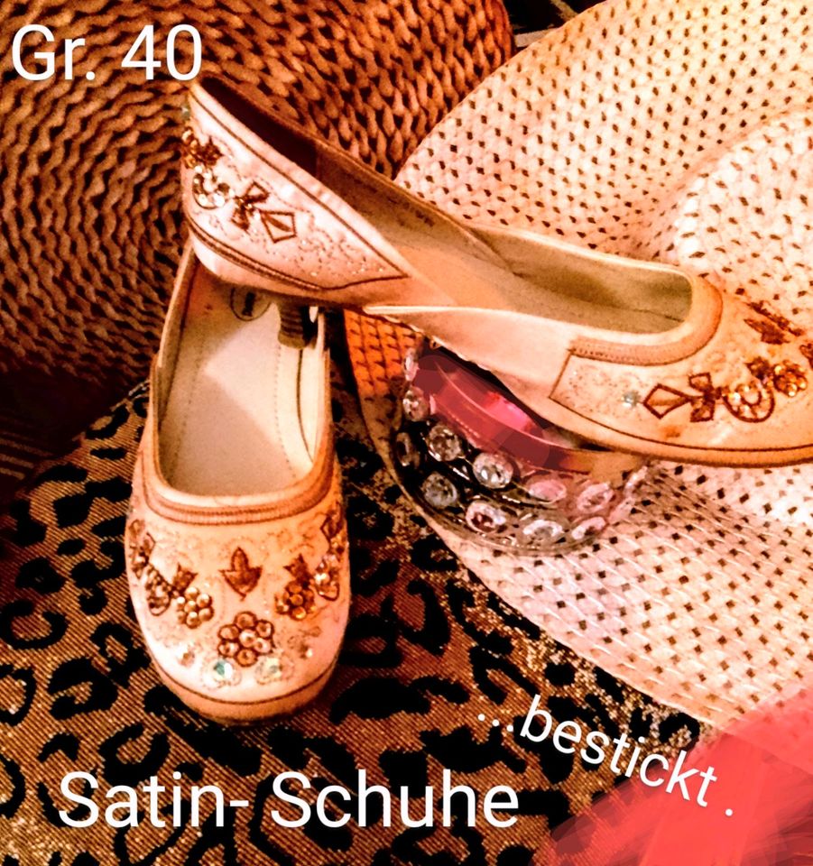 Attraktive SCHUHE  m.Stickerei ❗neuwertig...,Gr. 40 in Bad Harzburg