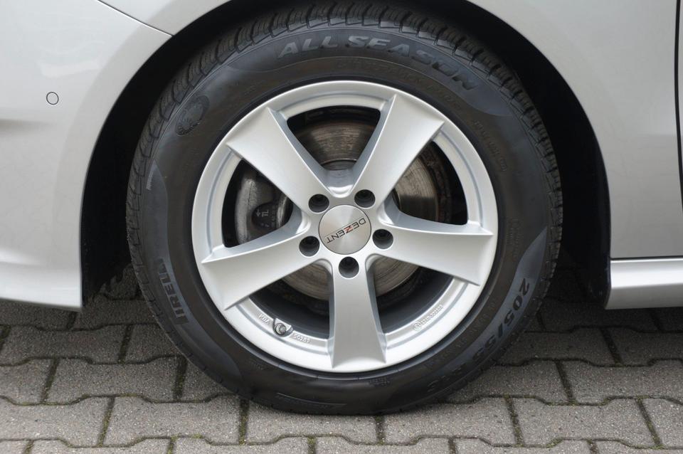 Mercedes-Benz B 180 7G-DCT Sports Tourer *LED*PDC*SHZ*KLIMA* in Dresden