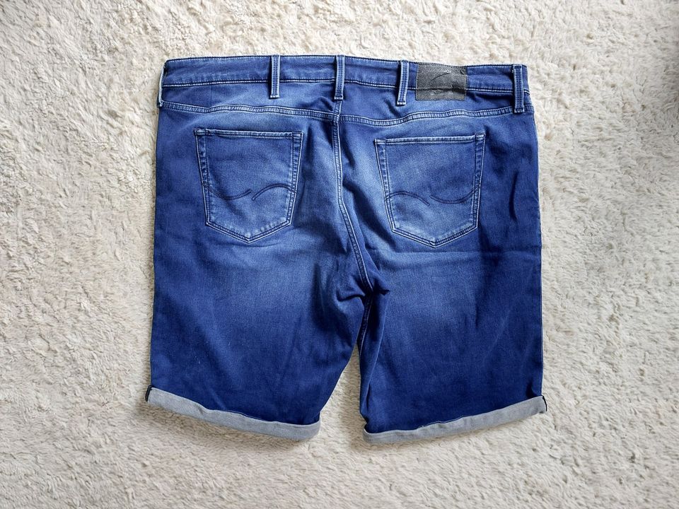 Neuwertige Herren Jeans Shorts Jack & Jones Gr. 44 Stretch in Oberursel (Taunus)