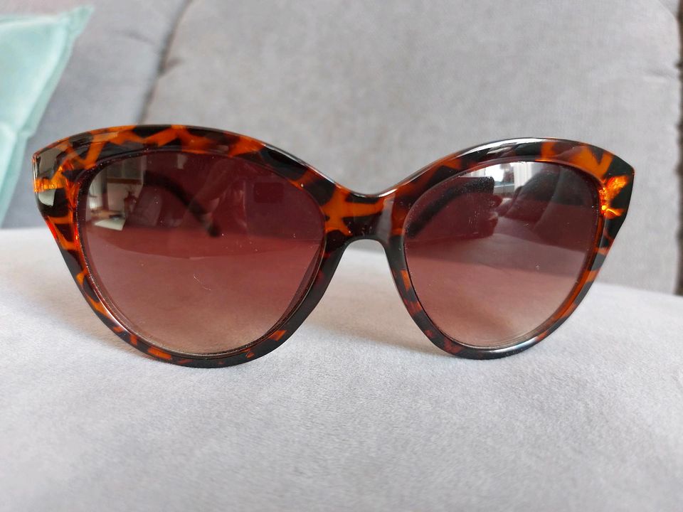 Designer Sonnenbrille by Oscar De La Renta in Uedem