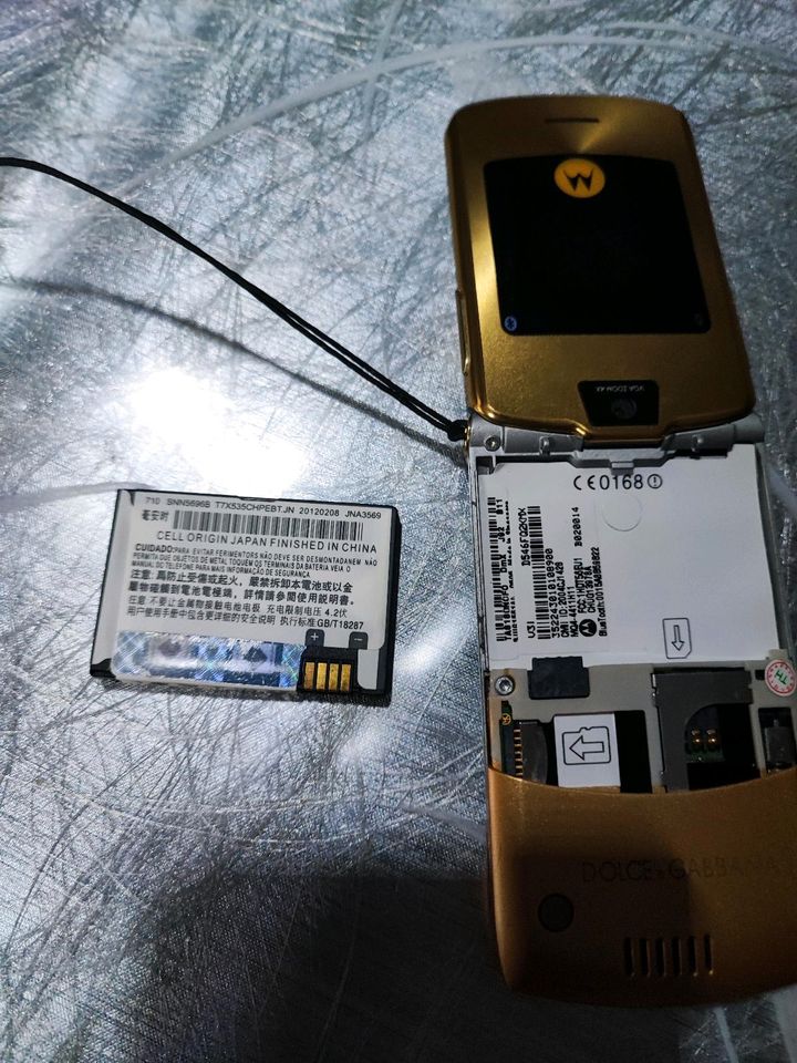 Motorola  RAZR V3i Dolce & Gabbana Gold 10 MB Ohne Simlock Smartp in Muggensturm