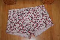Bershka ღ Shorts ღ Gr. 36 ღ millefleur ღ Rosen Saarland - Schmelz Vorschau