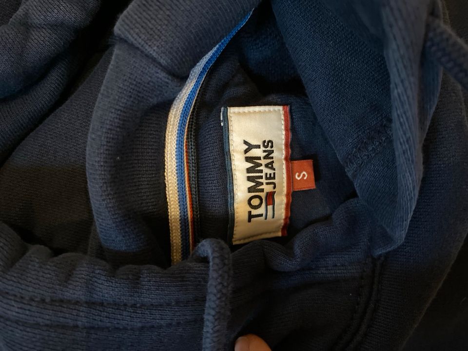 Tommy Jeans Pullover, Kaputzenpullover Größe S in Zotzenheim