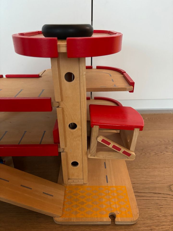 Plantoys Parkhaus Holzspielzeug ideal für Siku Autos in Erpel
