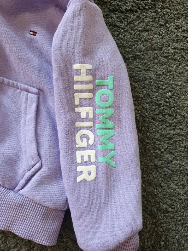 Tommy Hilfiger Kapuzenpullover Mädchen Größe 98 in Wehrheim