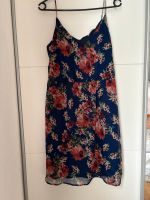Pigalle Kleid blau rot Blumenmuster Gr. 38 Nordrhein-Westfalen - Remscheid Vorschau