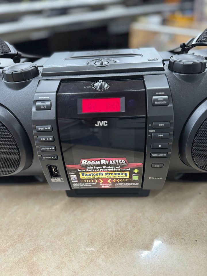 JVC RV-NB100B Ghettoblaster Boombox DAB+ / Bluetóoth in Hof (Saale)