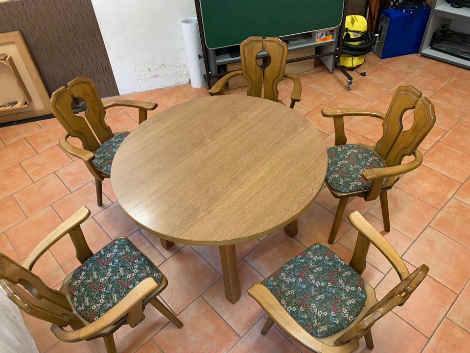 Tisch rund in Torgau