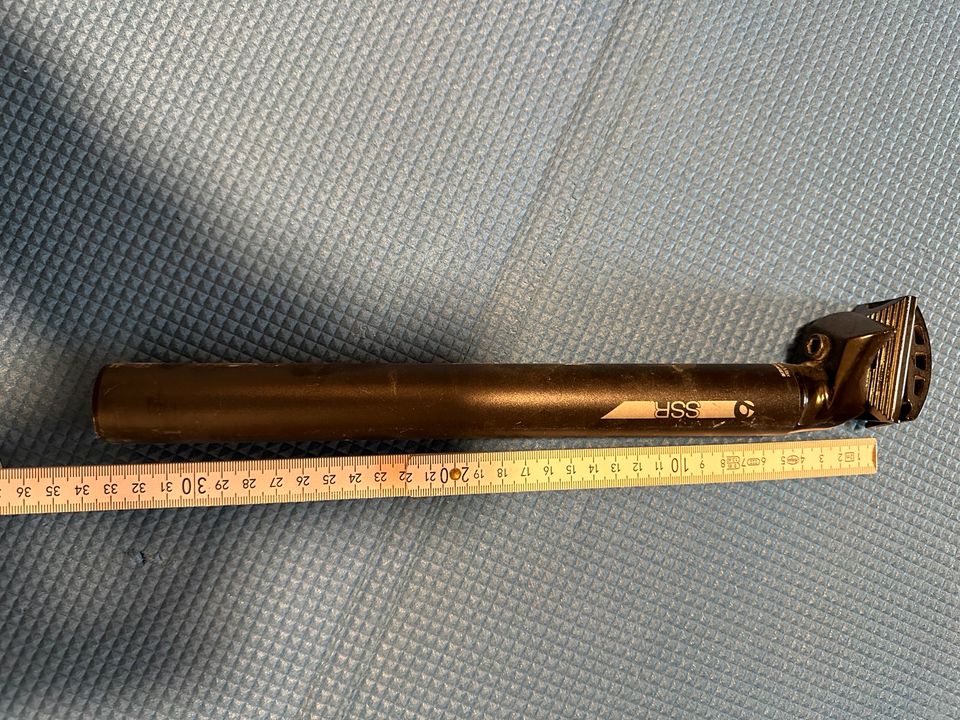 Sattelstütze 31,5  300 mm in schwarz in Essen