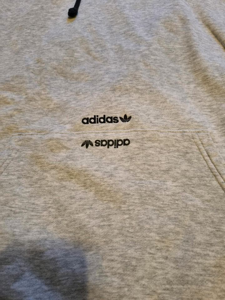 Adidas Pullover Hoodie mit Kapuze Größe L in Grau, Original in Gössenheim