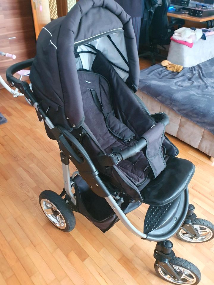 Kinderwagen mit Zubehör von Bergsteiger in Göttingen