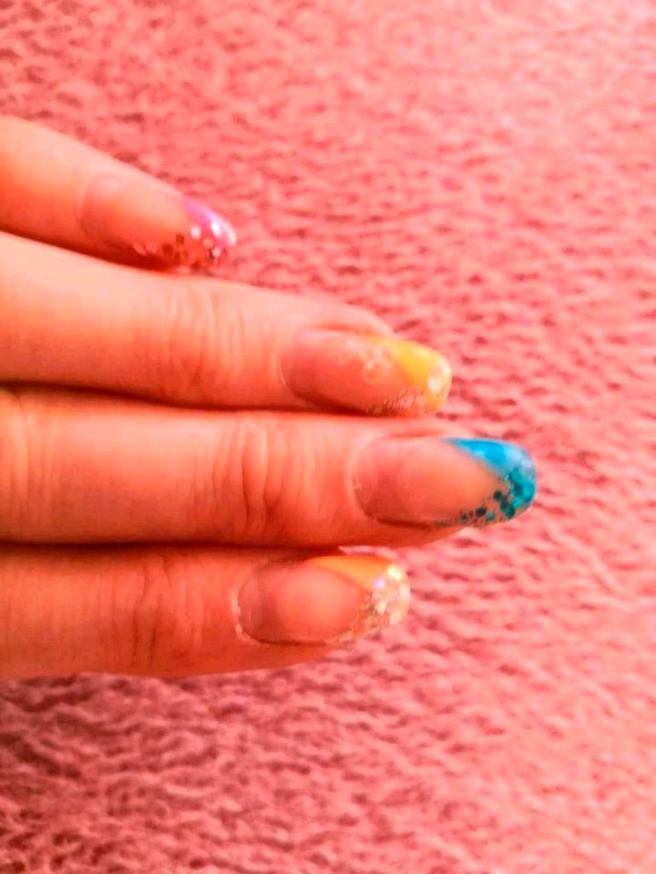 private Nageldesignerin gesucht, Bitte nur mit Gel! in Stuttgart