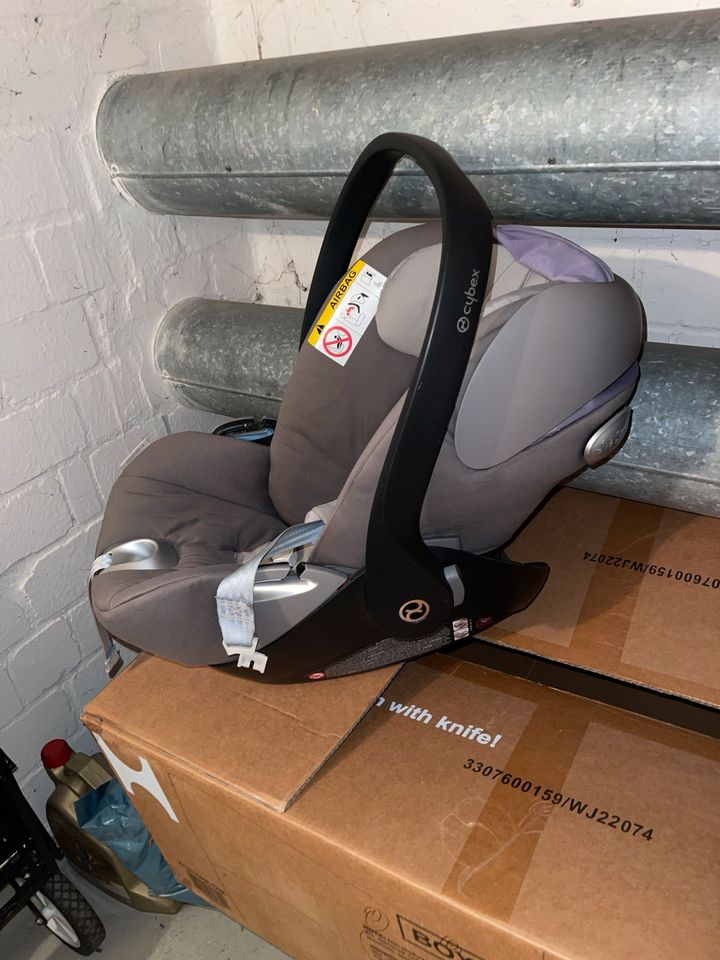 Baby schale und sitzt fürs auto mit isofix in Dinslaken