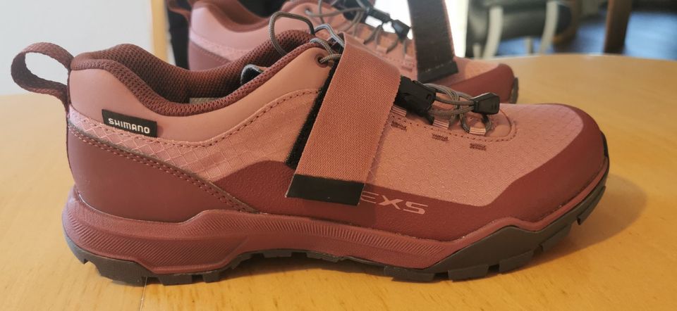 SPD Radschuhe !!nagelneu!! Shimano EX5 Gr 40 in Plum inkl. Cleats in Nufringen