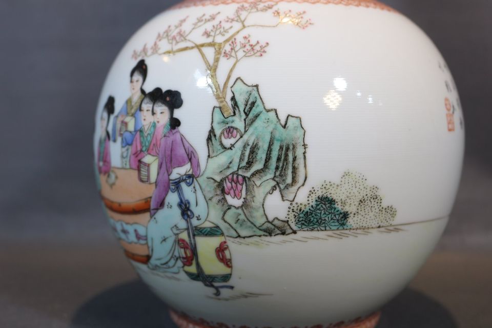 Vintage chinesische Porzellan Vase / Handbemalt in Düsseldorf