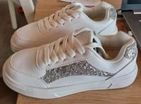 Schuhe weiß mit Silberen Glitzerstreifen Bayern - Stephanskirchen Vorschau