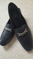 ANOTHER A * Edle Leder Loafer Slipper *schwarz Kette * 41 Niedersachsen - Bad Bevensen Vorschau