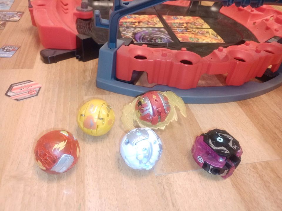 Bakugan Arena plus 5 Bakugan in Münster