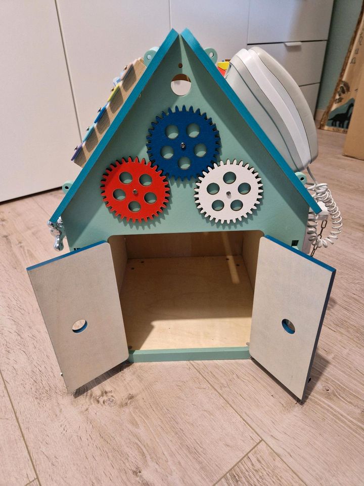 Kinder Spielhaus Holz, Aktivitätswürfel, Montessori-Spielzeug in Brandis