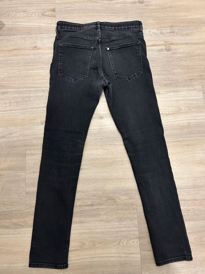 Top! H&M Jeans Skinny Fit Gr. 158 schwarz in Delmenhorst