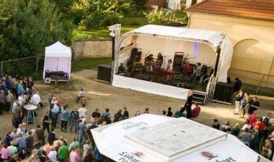 Mobile Bühne Podeste Überdachung mieten Ton Licht Video DJ Event in Parchim