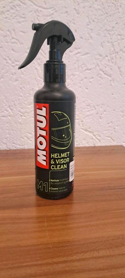 Reinigungsset fürs Motorrad und den Helm von Motul mit Tasche in Ulm