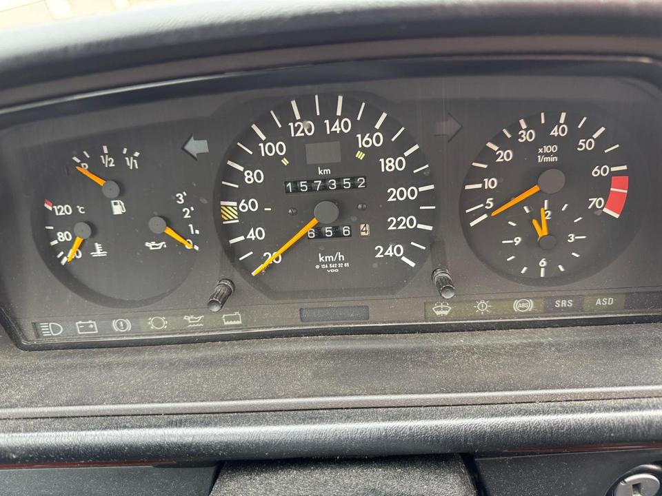 Mercedes Benz E 220 Coupe Automatik Oldtimer in Mainz