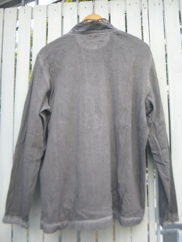 Shirt, neuwertig, mit Spitze Farbe: Taupe oilwashed Vers. ab 2,80 in Gießen