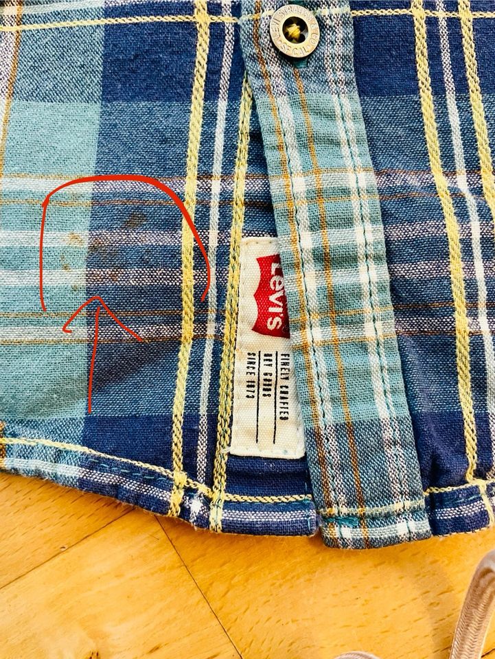 Levi‘s langärmeliges Hemd blau kariert 24 M 80/86 in Düsseldorf