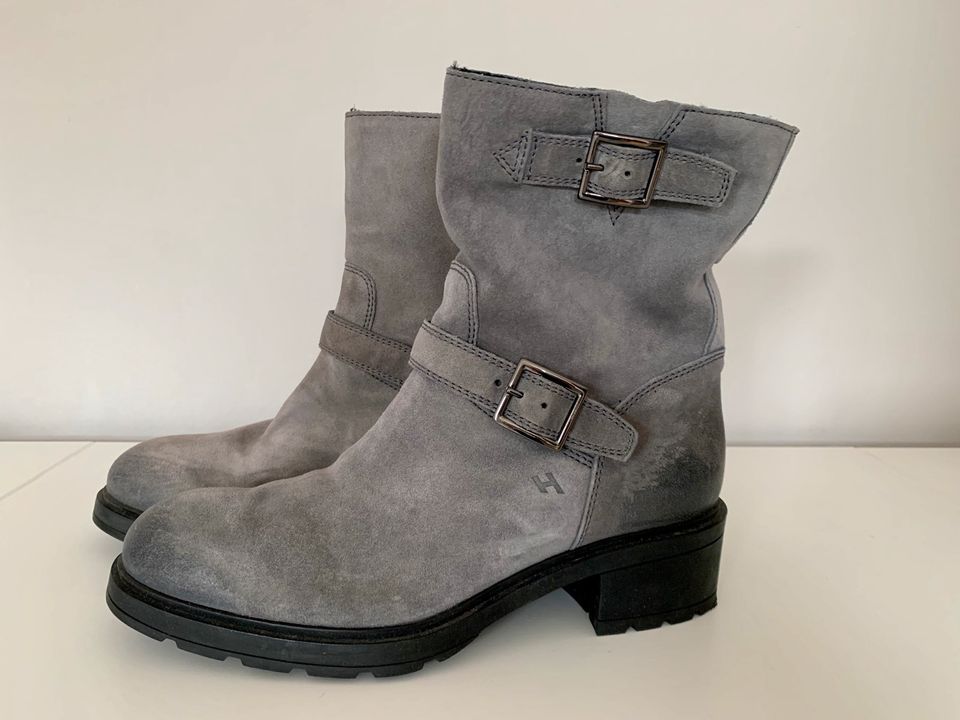 HOGAN by TOD´S Boots Stiefel gefüttert grau Fell Gr. 38,5 Top! in Neckargemünd