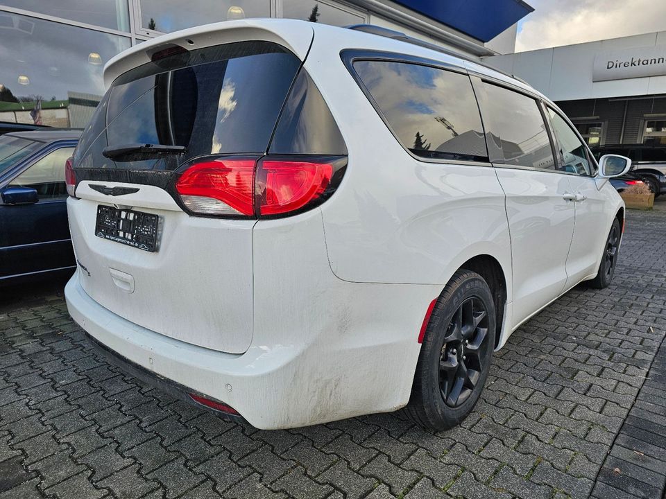 Chrysler Pacifica 3,6 V6 Touring S 7-Sitzer LEDER*SHZ*ALU in Bielefeld