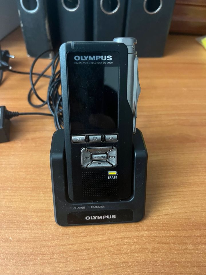 Olympus DS 7000 mit Akku und Ladegerät in Radebeul