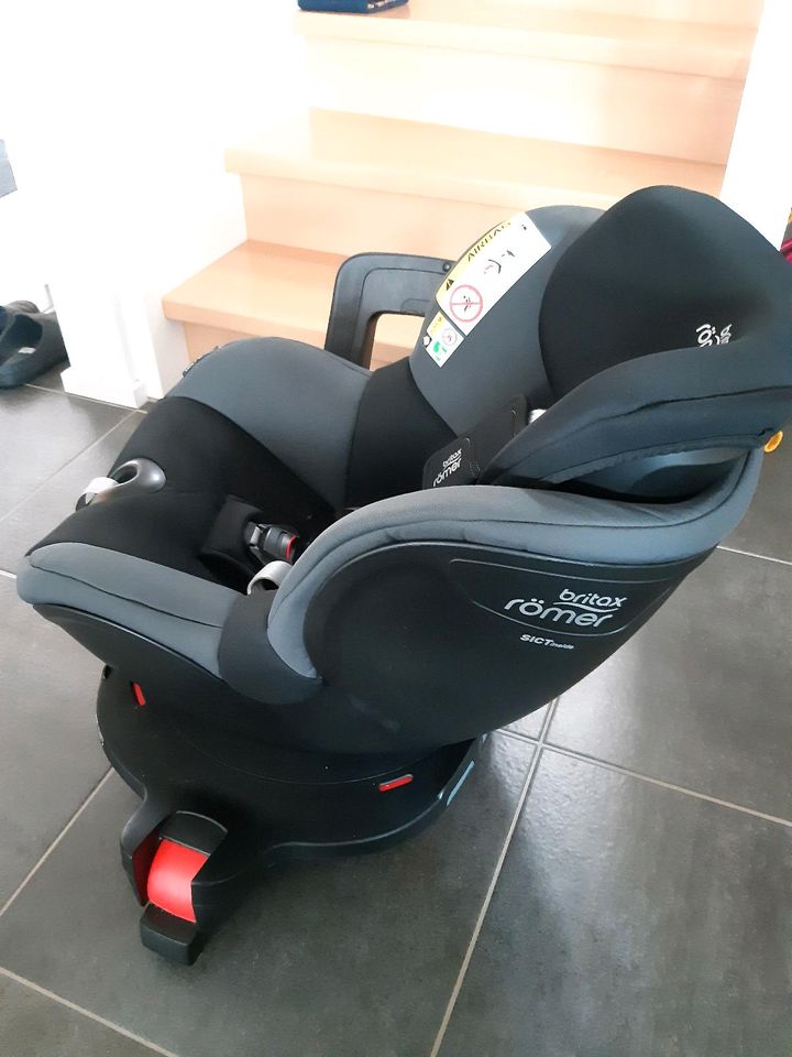 Britax Römer Dualfix M i-Size Reboarder Kindersitz in Welzheim