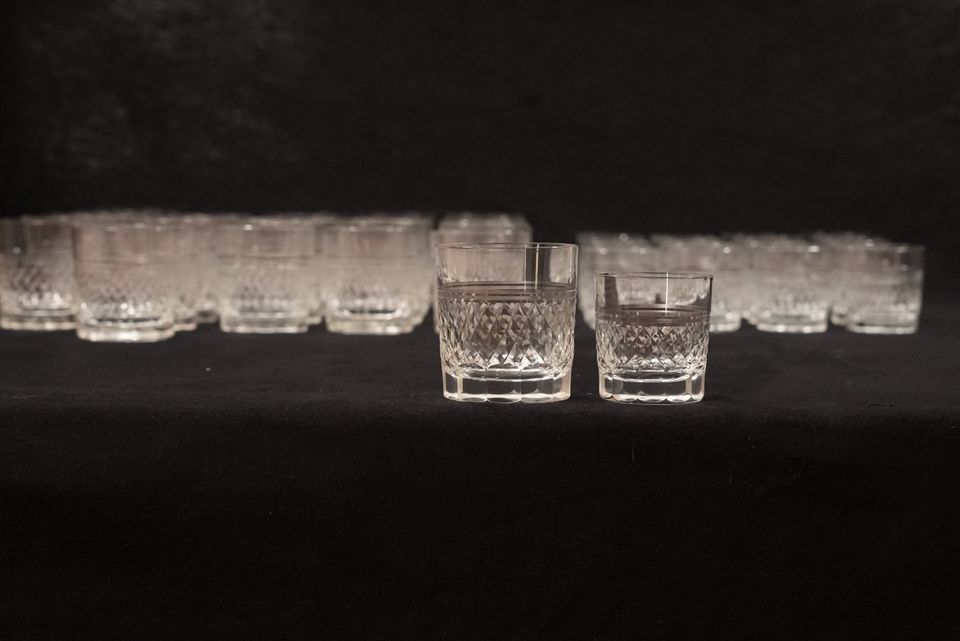 48 hochwertige alte Whiskeygläser Antiquität Handarbeit Edinburgh in Karlstadt