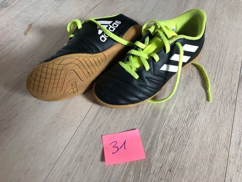 Adidas Fußballschuhe Halle Größe 31 in Ritterhude