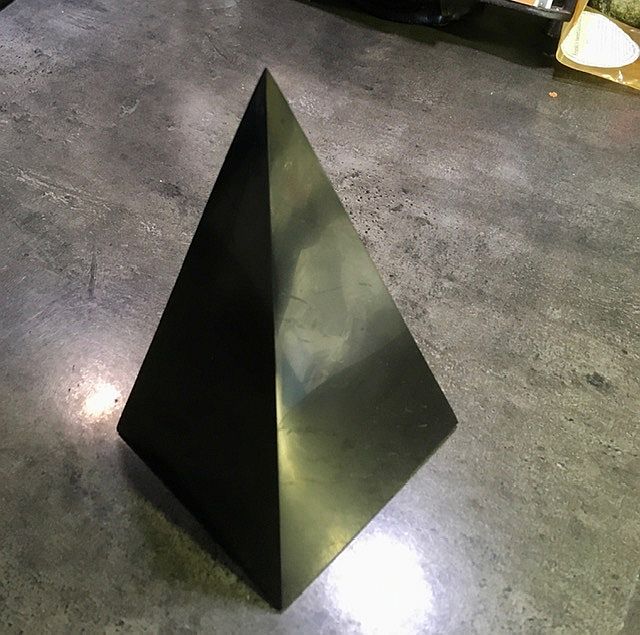 Schungit / Shungite , Pyramide "Goldener Schnitt"  SONDERPREIS in Ganderkesee