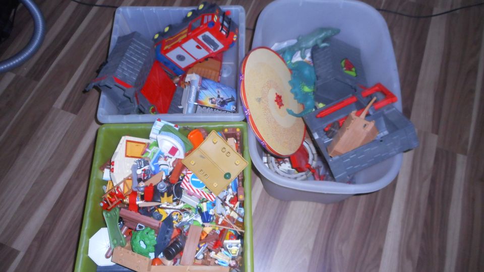 3 Kisten mit  Reste  von  Playmobil in Bad Zwischenahn