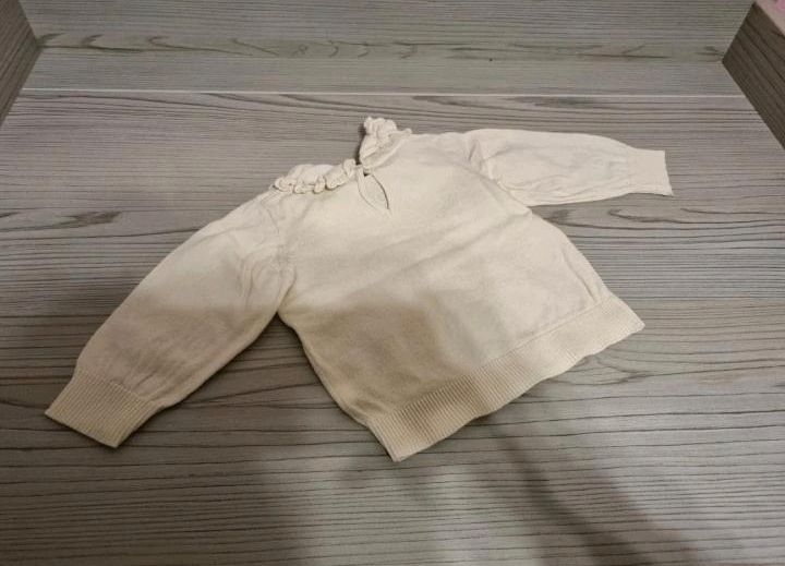 Baby Mädchen Oberteil Pullover Größe 68 in Hennef (Sieg)