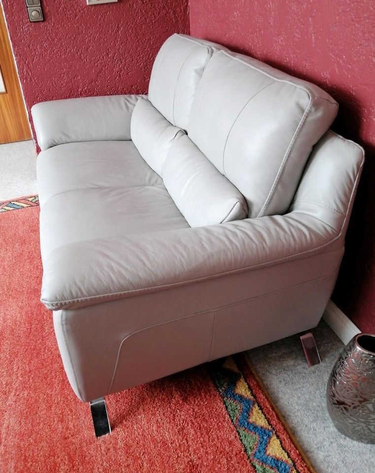 Leder Couch elektrisch 3sitzer und 2sitzer in Mannheim
