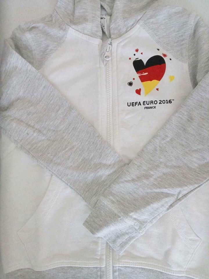 Neuw. Sweatjacke Gr.110/116 UEFA 2016 Deutschland Fan mit Kaputze in Auhausen