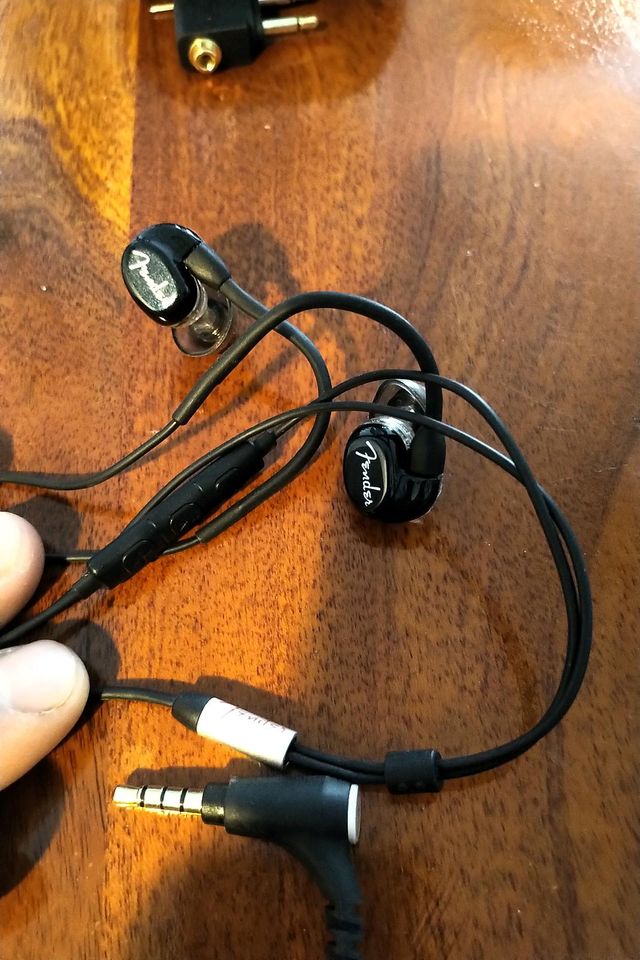 FENDER CXA1 In Ear Kopfhörer /Monitor schwarz wie NEU OVP in Hannover