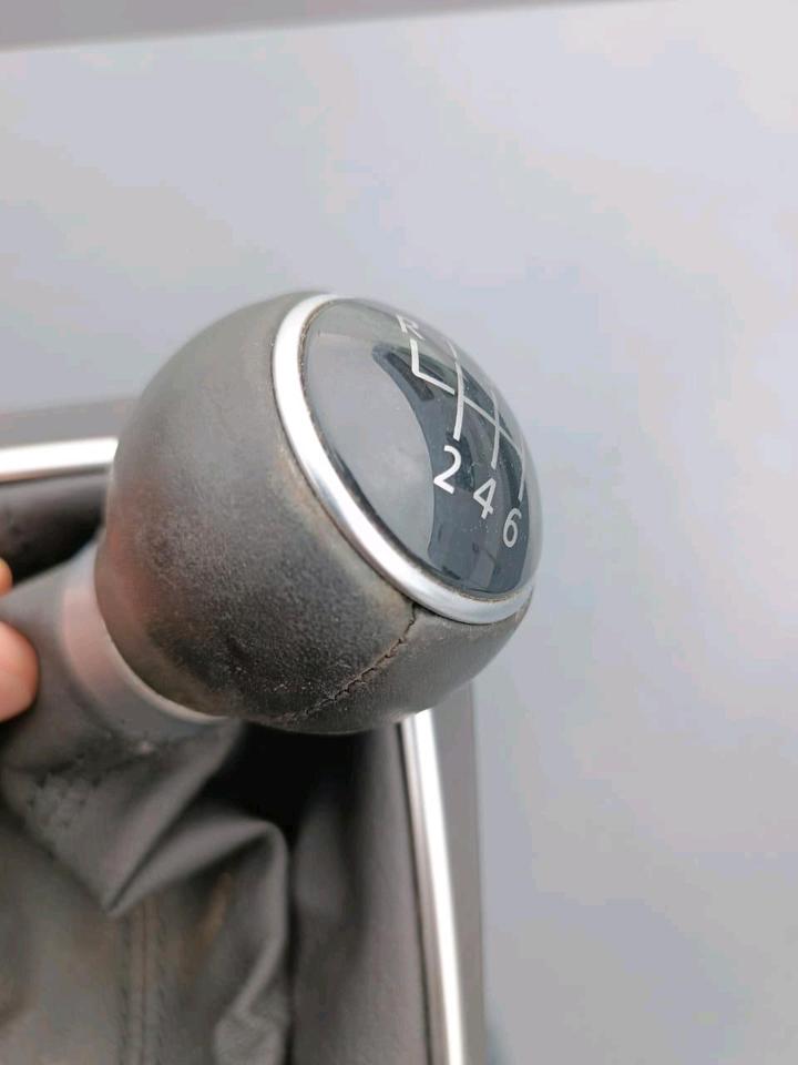 EOS Golf 5 V 6 VI Jetta Original Schaltknauf Leder Alu 6 Gang in Dresden