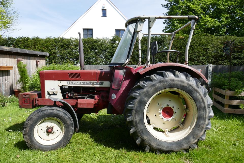 Traktor IHC 824 S in Langquaid