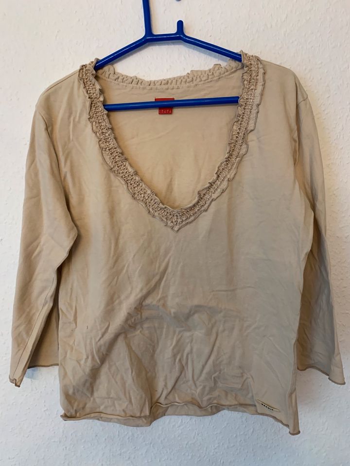 Pullover beige mit schönem V-Ausschnitt in Haan