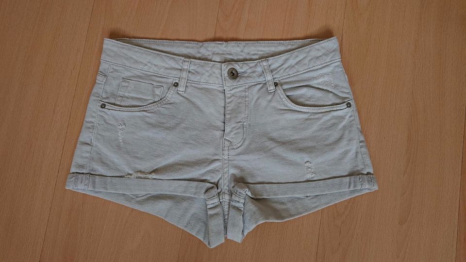 Kurze Hose, Jeansshorts, Gr. 34 in Tiefenort