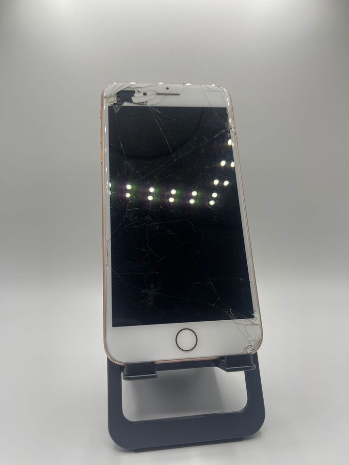 Apple iPhone 8 Plus 64GB Gold - Defekter LCD in Nachrodt-Wiblingwerde